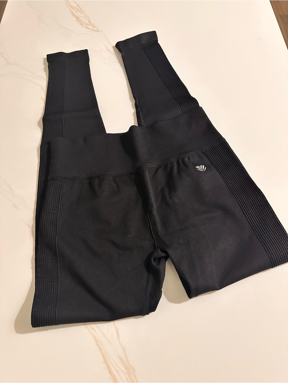 Forever 21 black leggings